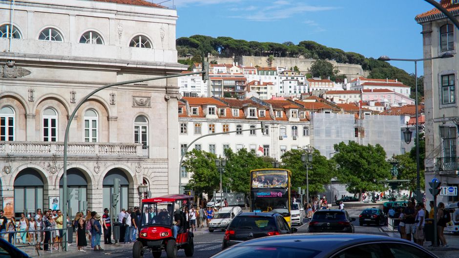 Carris e Transdev Contratam: Mais de 300 Vagas Abertas para Motoristas