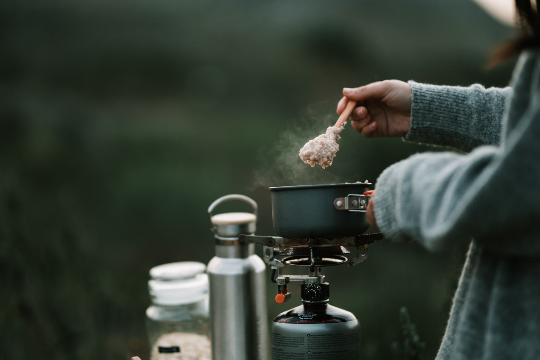 Cozinhar na Cabine: O Guia do Estradeiro para Comer Bem e Barato na Estrada